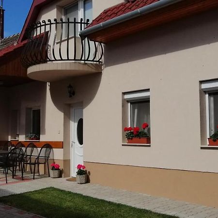 Radek Vendeghaz Es Apartman Halászi Dış mekan fotoğraf