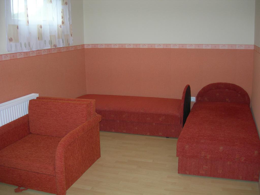 Radek Vendeghaz Es Apartman Halászi Dış mekan fotoğraf