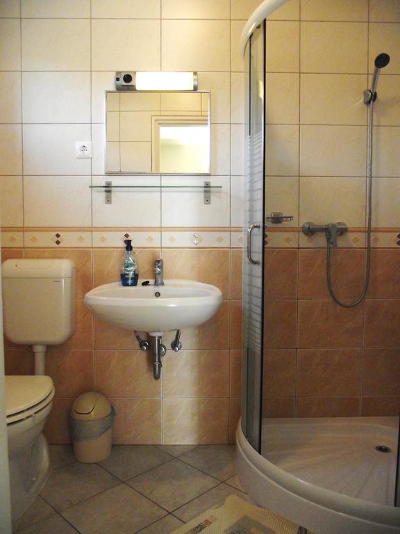 Radek Vendeghaz Es Apartman Halászi Dış mekan fotoğraf