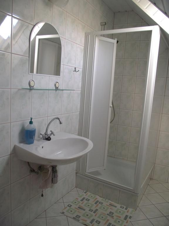 Radek Vendeghaz Es Apartman Halászi Dış mekan fotoğraf